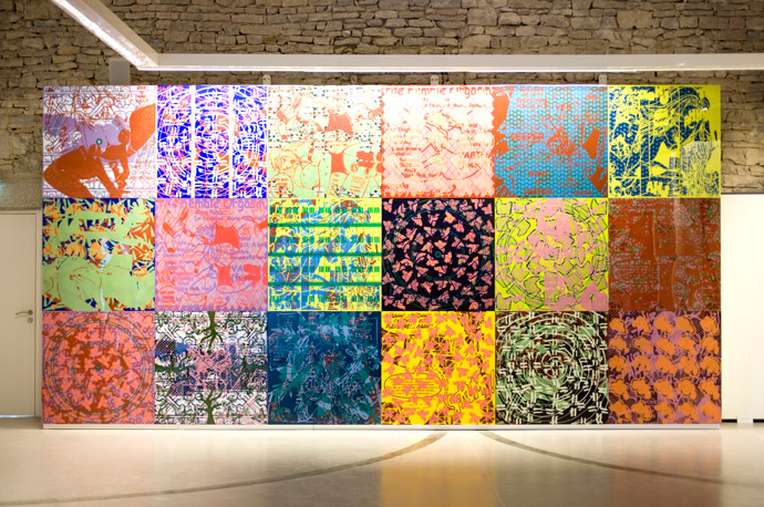 Jean-Pierre Sergent, Suites entropiques, Ferme de Flagey, assemblage de 18 peintures, acrylique sérigraphiée sur Plexiglas, 2012, 3.15 x 6.30 m