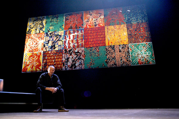 Jean-Pierre Sergent, Mayan Diary, Opéra-Théâtre de Besançon, assemblage de 18 peintures, acrylique sérigraphiée sur Plexiglas, 2007, 3.15 x 6.30 m, Photo Yves Petit