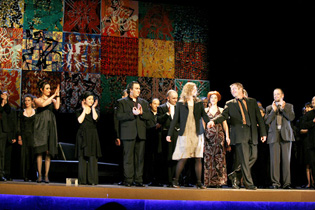 salutation au public à la fin de la Taviata, Opéra Théatre de Besançon, 2007, photo Yves Petit